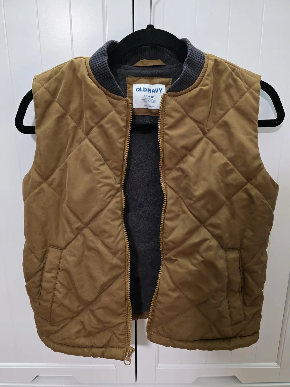 Old Navy Quilted Puffer Vest in Camel Brown 10-12 Kids.
